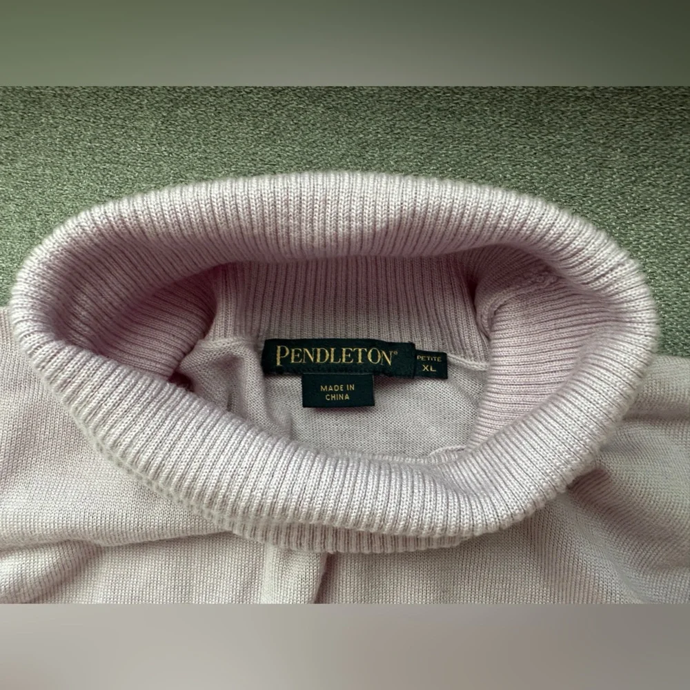 Pendleton 100% Merino Wool Lightweight Lavender Turtleneck Long Sleeve Sweater